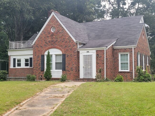 Building Photo - No Luxury Bells and Whistles But a Nice Cl... Rental
