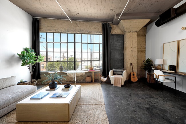 Photo - 1855 Industrial St Unidad #421