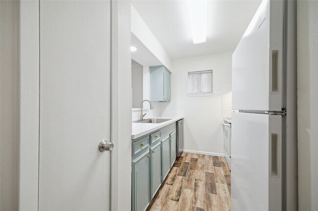 Building Photo - 513 Ridge St Unit 2