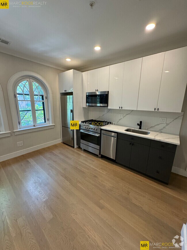 Building Photo - 531 Newbury St Rental
