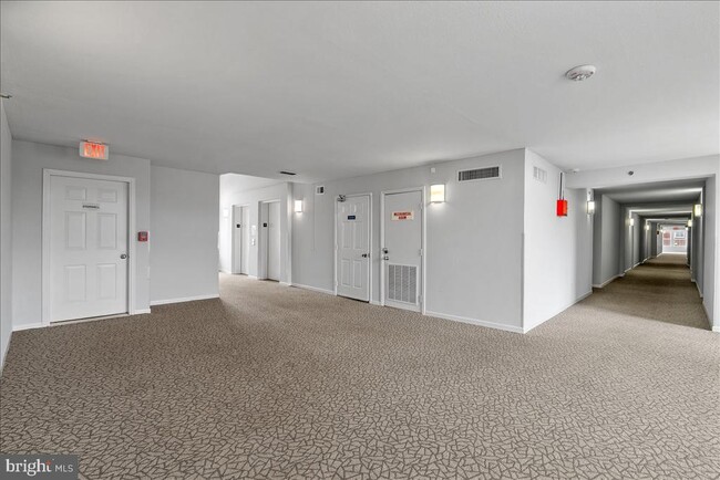 Building Photo - 3311 Wyndham Cir Unit 4200