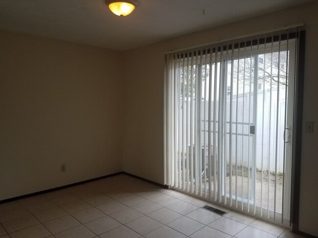 Photo - 4130-4136 Canterbury Dr Unit 4134
