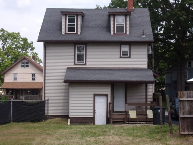 Photo - 1216 Edgewood St NE