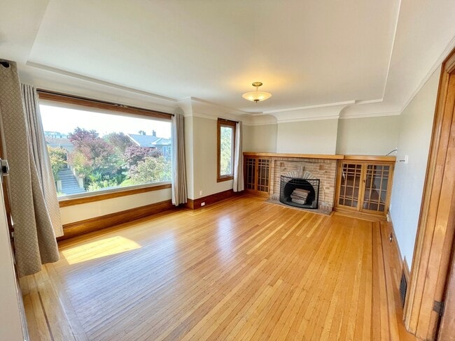 Building Photo - Westwood Park - Stunning 3BR+ / 2 BA Home w/Fabulous Back Yard! - PROGRESSIVE