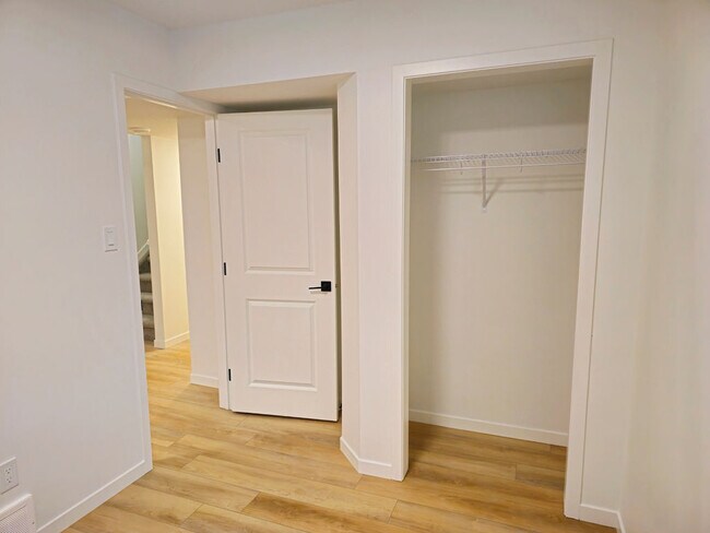 Photo - 12135-12146 46 St NW Unit 12135 BSMT