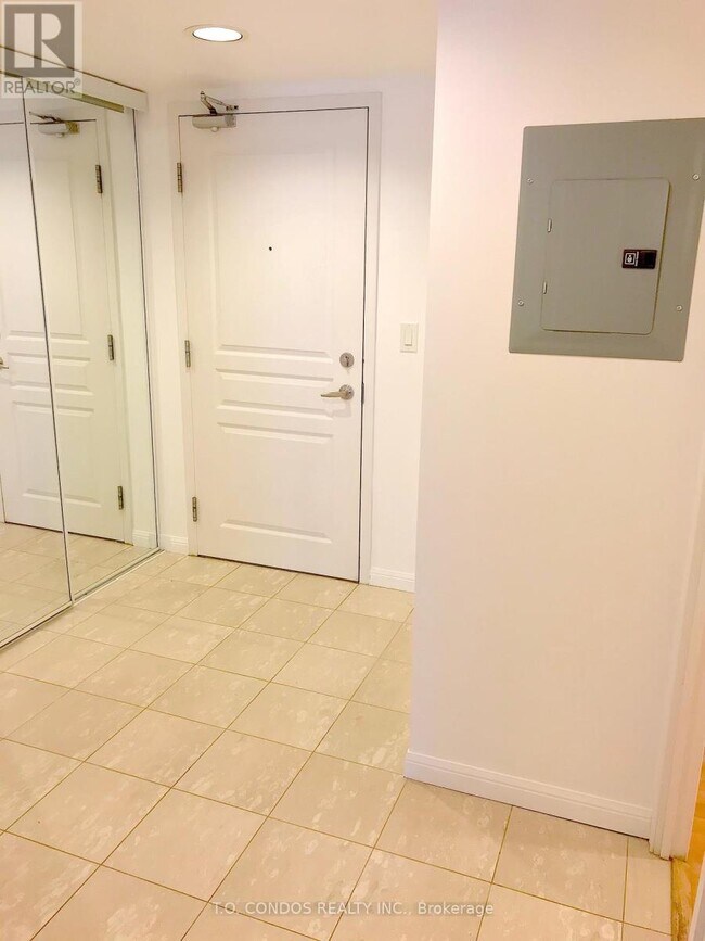 Photo - 140 Simcoe St Unit 610