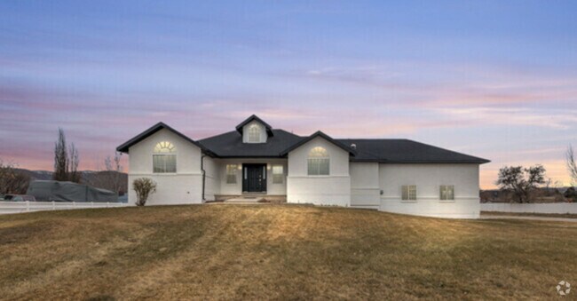 Building Photo - 353 W Redberry Rd Rental