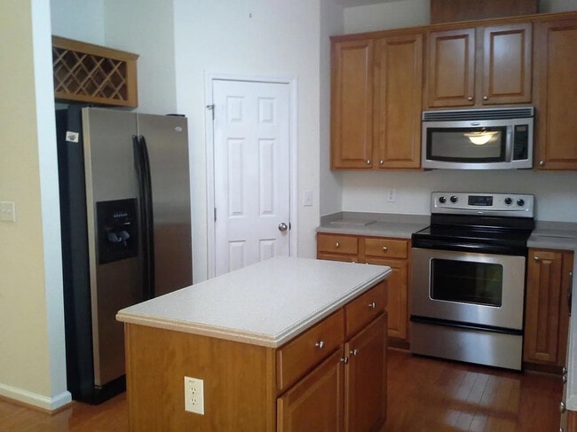 Photo - Room in Townhome on Hampshire Downs Dr