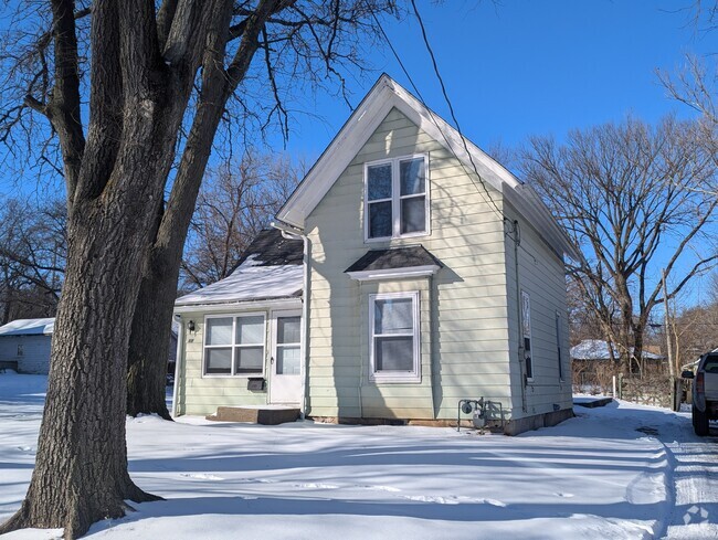 Building Photo - 410 N Henrietta Ave Rental