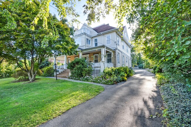 Front - 134 Old Mamaroneck Rd Casa