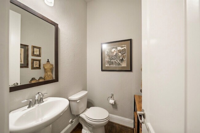 Photo - 6005 Kansas St