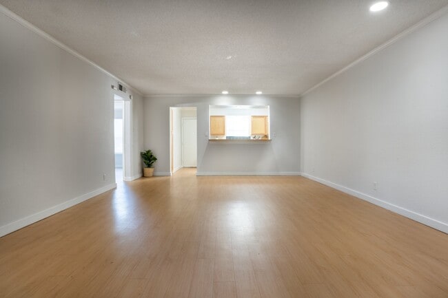 Building Photo - 2601 Penny Ln