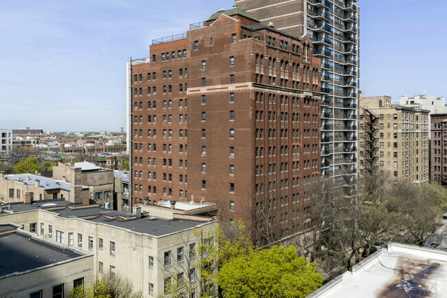 Building Photo - 2738 N. Pine Grove