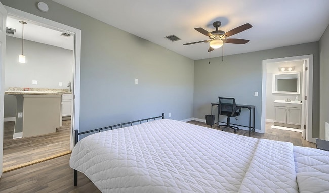 Photo - 427 E Southcross