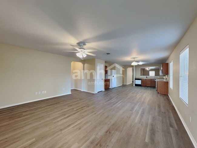 Photo - 806 Silverado Way