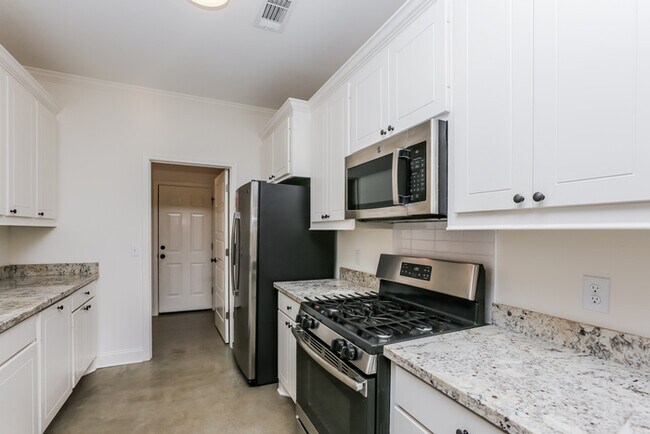 Photo - 170 Harvey Cir