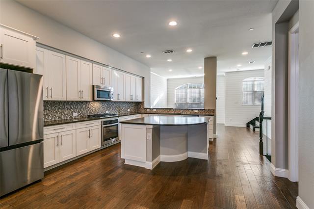 Photo - 515 W Royal Ln