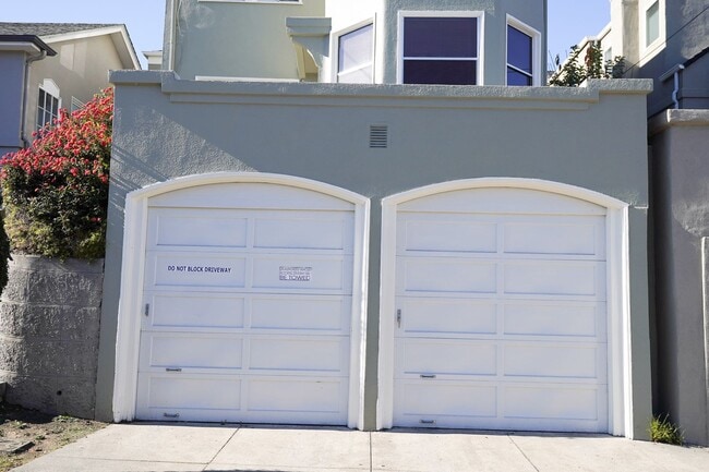 Photo - 1925 Charming Oakland Duplex!