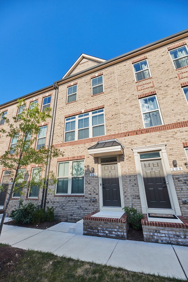 Photo - 207 S Newkirk St Townhome