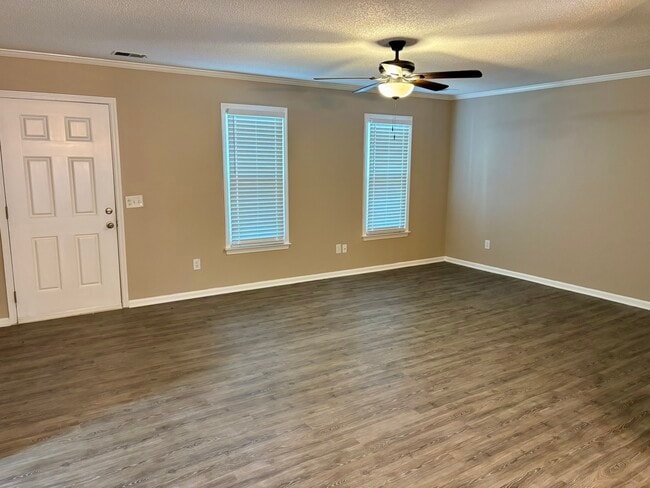 Photo - 548 Kenton Dr