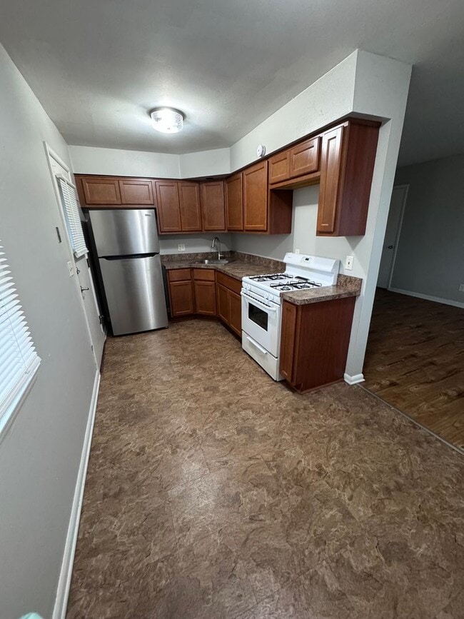 Building Photo - 509 3 Mile Rd Unit 1
