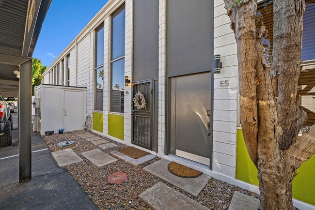 Photo - 385 W Pierson St Unidad E5