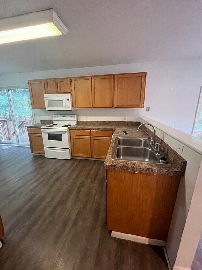 Photo - 863 Sharon Rd