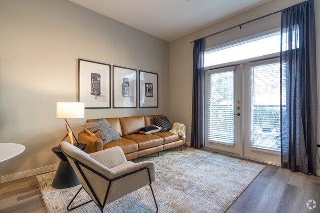 1HAB, 1BA-725SF - The Exchange