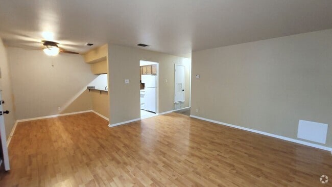 Building Photo - Fantastic Price! 2 bedroom condo near Star...