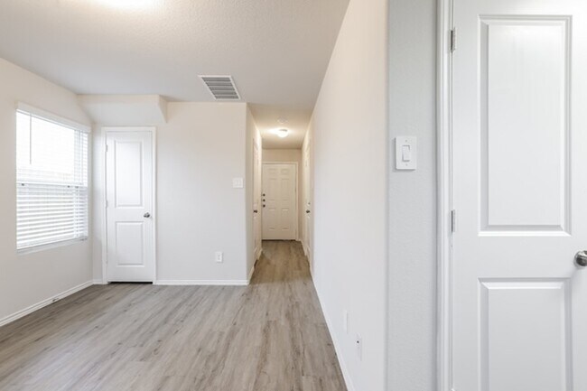 Photo - 2650 Bouvardia Wy