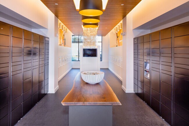 24/7 Amazon Hub package lockers