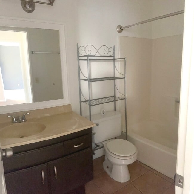 240 E Graham Ave Unit 12