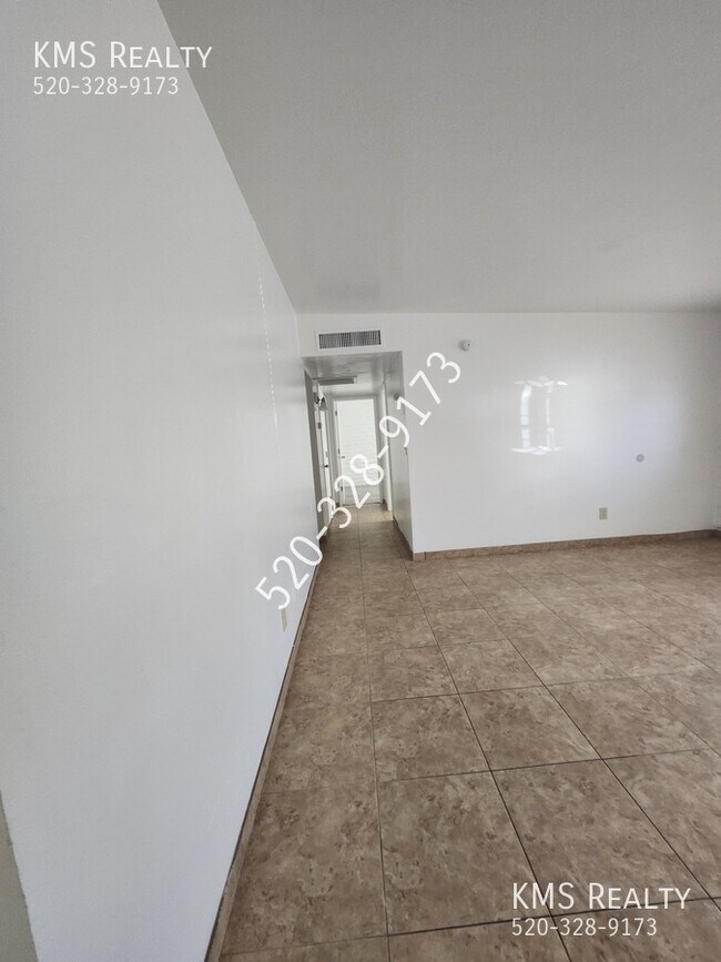 Photo - 6711 E Hawk Dr