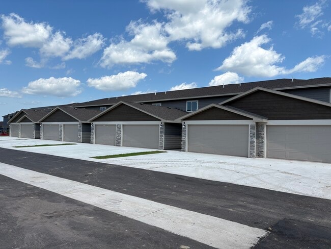 Welcome to Pinnacle Townhomes