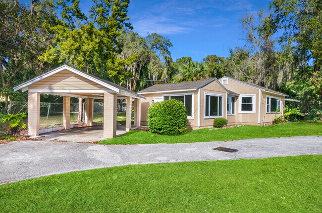Completely Renovated 3 Bedroom. - Completely Renovated 3 Bedroom. House