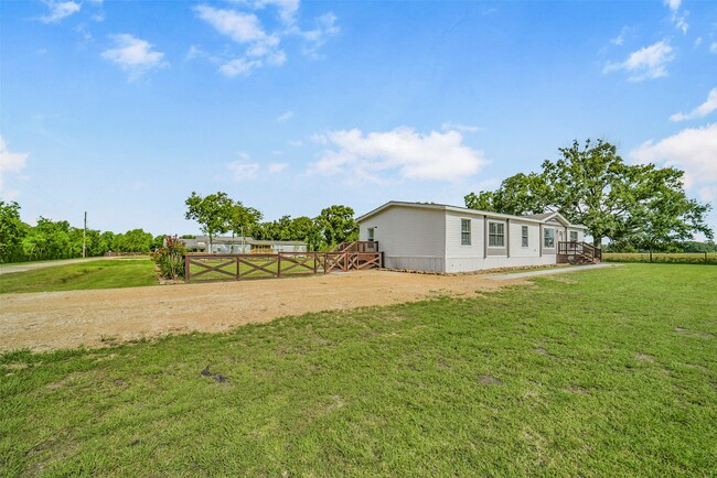 Photo - 1566 County Rd 610