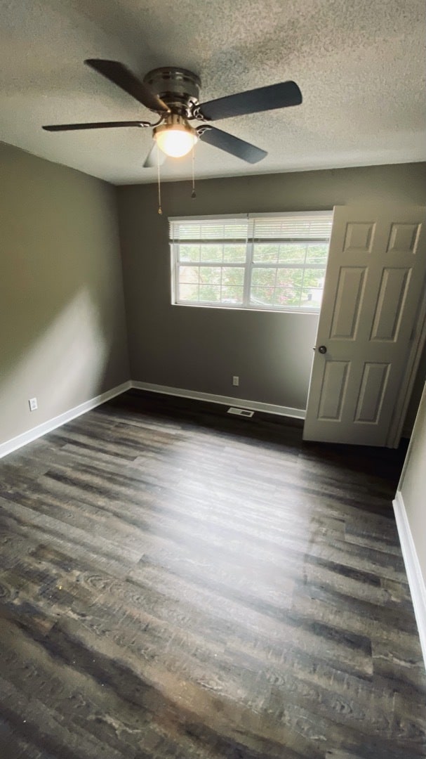 Photo - 305 Holliman St