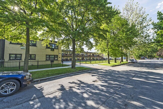 Photo - 7925 S Phillips Chicago, IL 60617