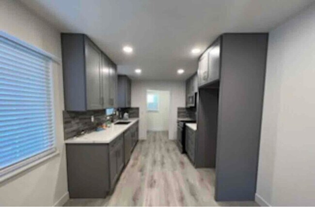 Photo - 1171 E Alexander Ave