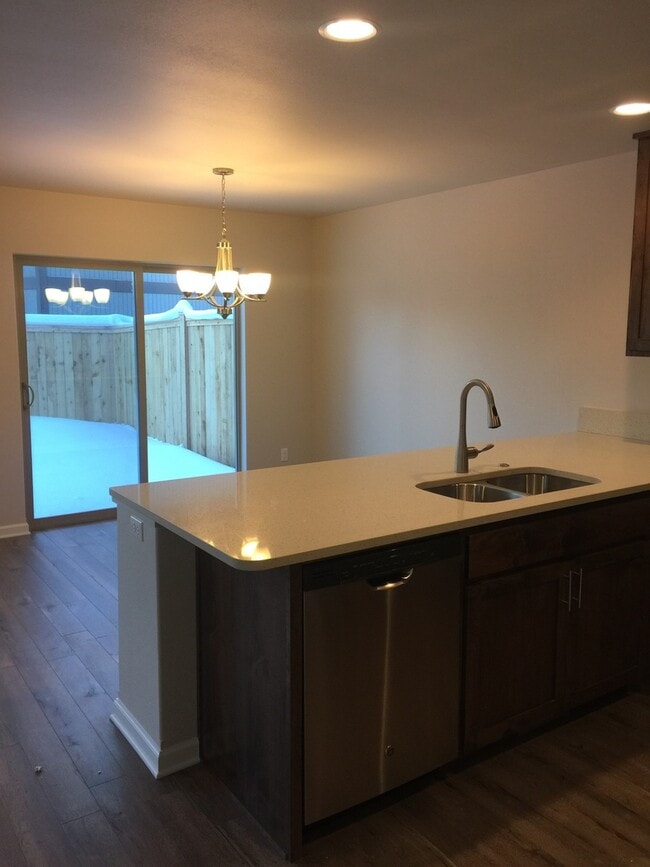 Photo - SE Bend, LIKE NEW Townhouse, 3 Bedrooms, 2 1/2 Baths, Garage, Gas Heat, Patio