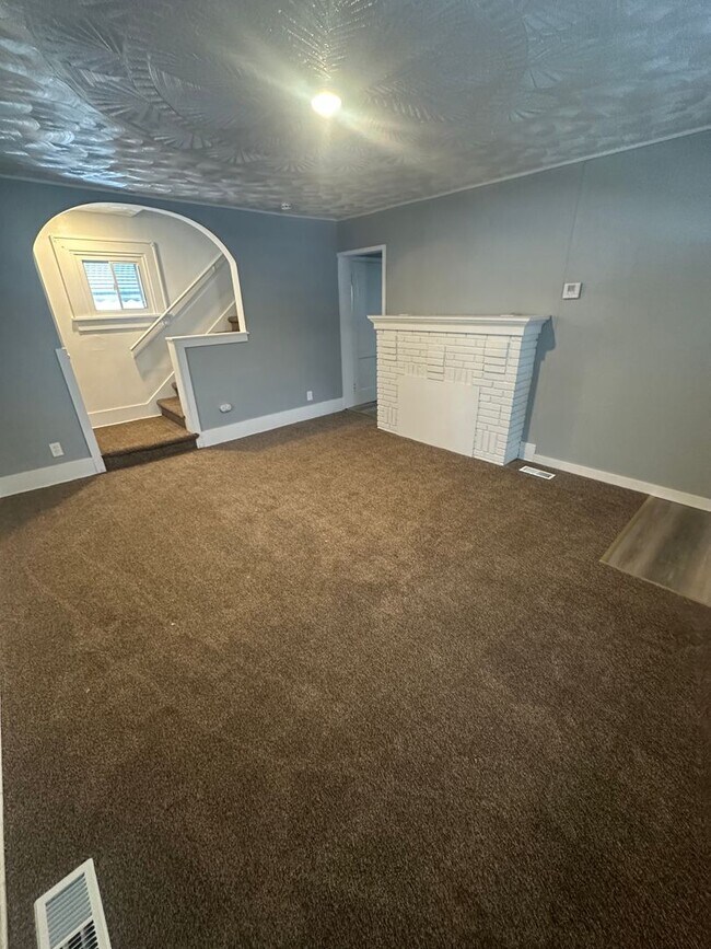 Photo - 4 Bed / 2 Bath Fully Updated Home on Corner Lot!