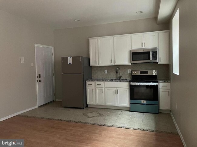 Building Photo - 4728 Chestnut St Unit 10 Rental