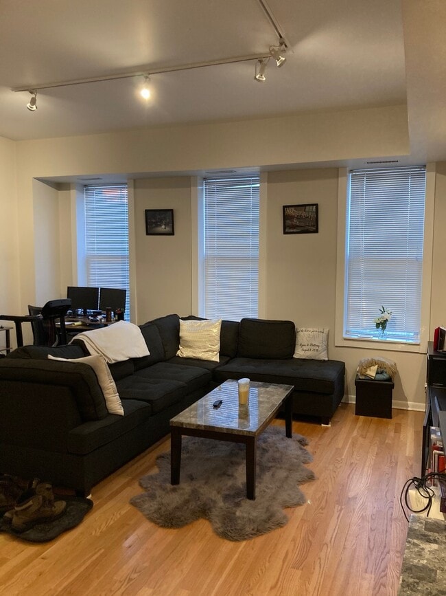 Photo - 1735 W Crystal St Unit 2F