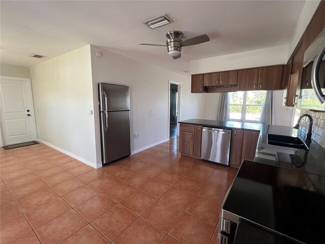 Photo - 456 Millport St NW