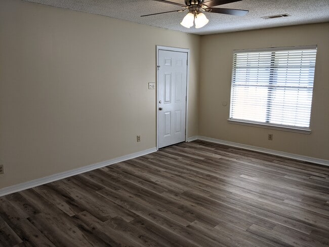 1406 Hartje Ln