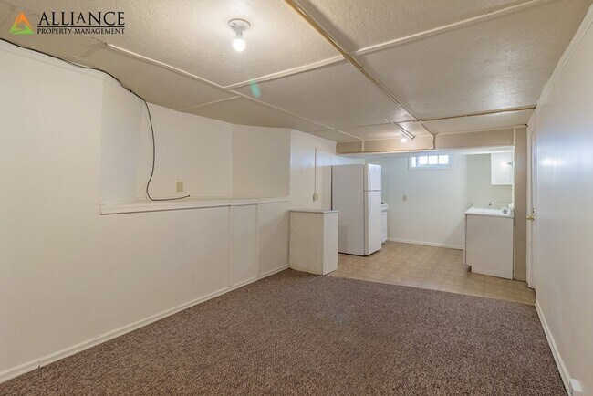 Building Photo - 909 Leavenworth St Unit C