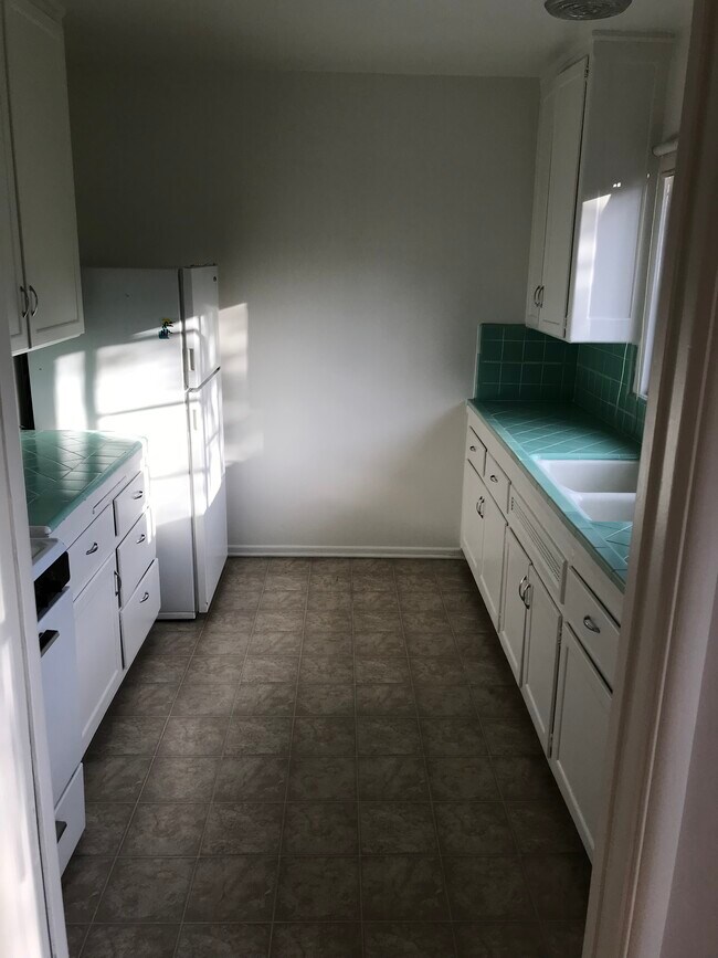 Kitchen - Garwood Manor Los Feliz