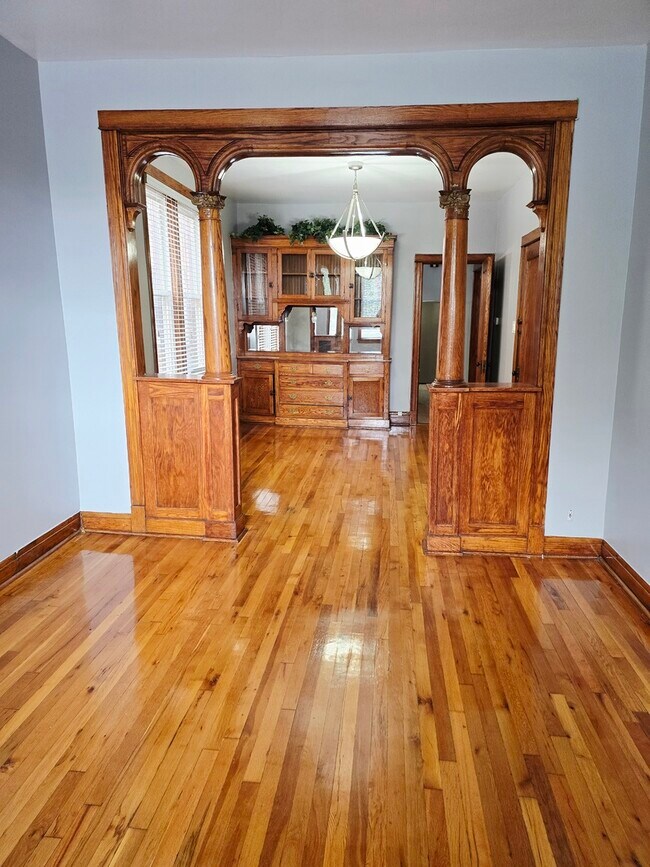 Photo - 919 N Leavitt St Unit 2F