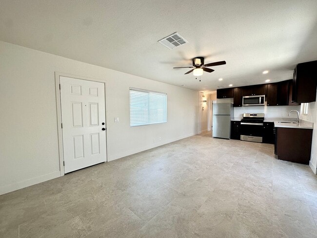 Building Photo - COMING SOON!  1 Bedroom 1 Bathroom Apartment in Palm Springs W/ Community Pool Unit 04