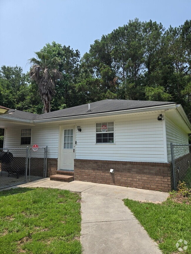 Building Photo - ALL Utilities Included Rental
